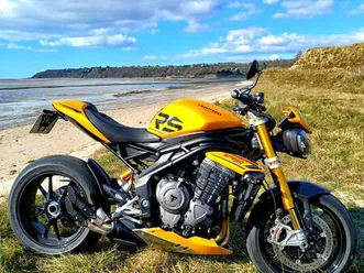 triumph speed triple 1200 rs