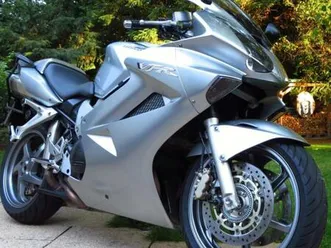 honda vfr 800 (rc46) top gepflegt , 38.00 km, inkl. reisekoffer