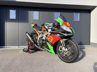 aprilia rsv4 rf trkači motor + 2021 rsv4 factory cestni motor, 2016 god.