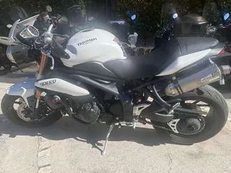 triumph speed triple 1050 bianco