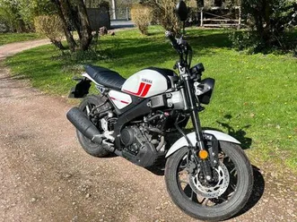 moto yamaha xsr 125 blanc