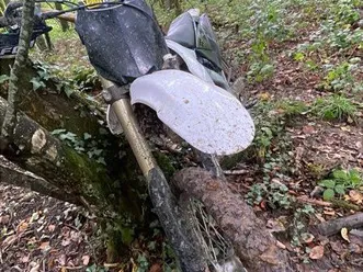 250 kxf contre voiture ou vente