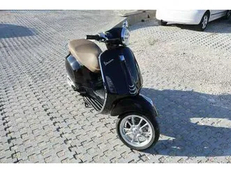vespa primavera 125 nero
