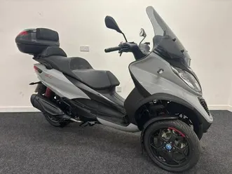 piaggio mp3 ** 2679 miles - abs - top box **