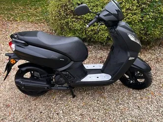scooter kisbee black édition peugeot