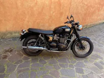 triumph bonneville t100 total black nero
