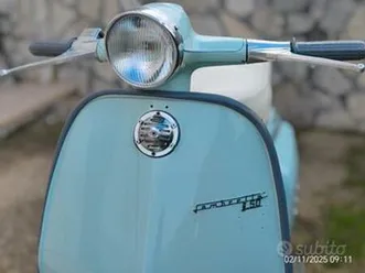 lambretta j50 del 1968 premuto con auto