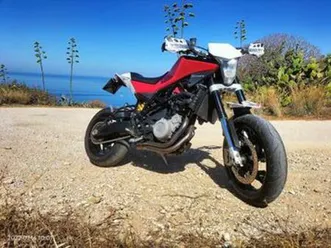 moto husquarna nuda 900r