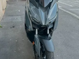 scooter 125 xmax ( gris nardo 2021)