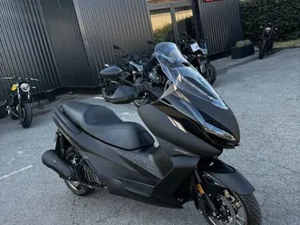 maxi scooter zontes 125 e 3990 euro