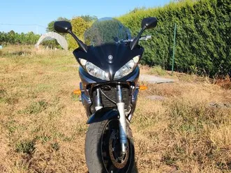 à vendre, 600 fazer finition gt■double des clefs + clef rouge■contrôle technique vierge. ■selle modifiée à la demande de l'ancien propriétaire par yamsud. ■visi