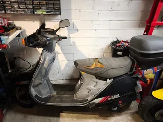 roller - honda lead af01 - bastler