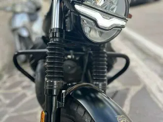 moto guzzi v 7 nero
