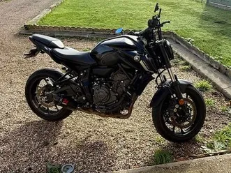 yamaha mt-07 pure black – 2024 – 11 300 km – excellent état