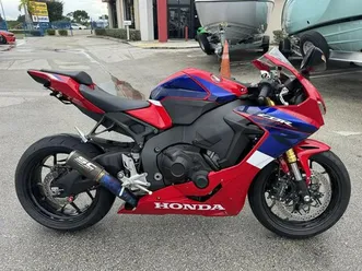 2023 honda® cbr1000rr