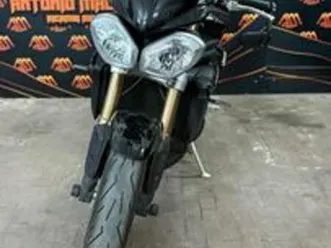 triumph speed triple 1050 2011