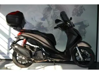 ② piaggio medley 125 en parfait état et de nombreux extras
