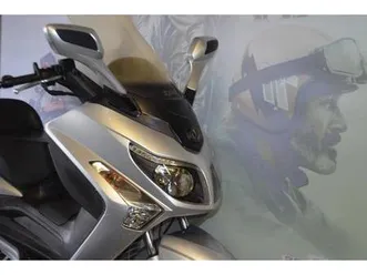 ② sym gts 300 i budget scooter avec garantie top condition