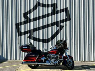 2017 harley-davidson® cvo™ limited black garnet & electric red pearl with carbon dust