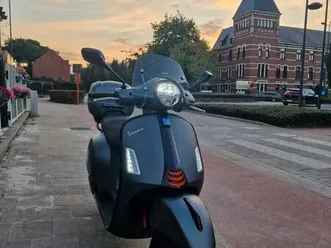 ② verlaagd :2025 splinternieuwe vespa gts 125 supersport 900km