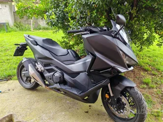 honda forza 750 del 2025 con 3000 km