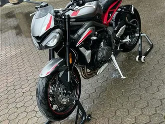 triumph street triple 765r *tiefer gelegt* *low*