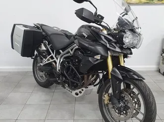 triumph tiger 800, panniers, eng' bars, center stand, low miles - sale £300 off!