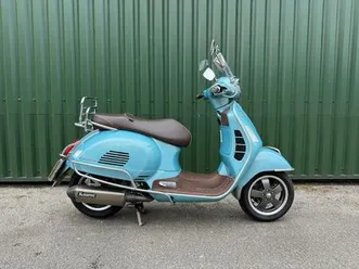 piaggio vespa gts 300 super 70th anniversary edition helmet luggage 5k miles abs