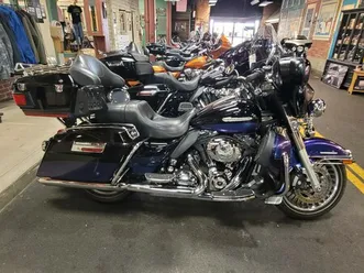 2010 harley-davidson® electra glide® ultra limited two-tone vivid black/black ice pearl