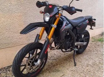 moto rieju mrt pro black series 50 cc d’origine. visible dans l’ain