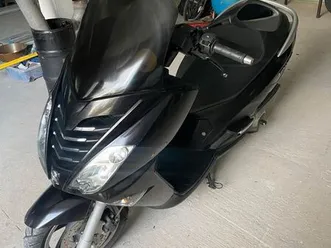 peugeot 125 scooter comme neuf, très peu de kilomètres, en excellent état…