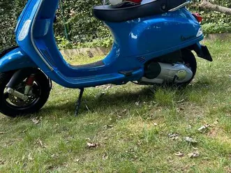② vespa 125 cc met 57xx km’s lichtjes oplopend