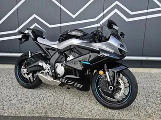 cf moto 675sr-r dispo noir ou gris