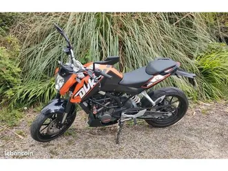 vend ktm duke 125cm3■première immatriculation en 2011■environ 9900km ■contrôle technique ok avril 2025■vidange récente ■batterie neuve ■moto entièrement d'origi