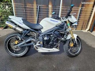 vend moto triump street triple