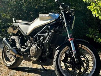 husqvarna vitpilen 401 a2 – pneu neuf, entretien complet, super 1ère moto ◊