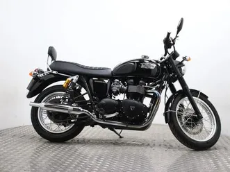 triumph bonneville 900