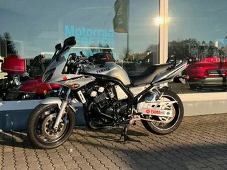 yamaha fzs 600