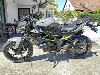 kawasaki z 125 naked-sport rahlo poškodovan - podrsan