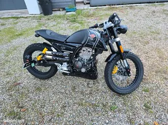 à vendre : fb mondial hipster hps 125 vous cherchez une moto fiable et peu polluante à un prix abordable ? voici une fb mondial hipster hps 125 serie limitée bl