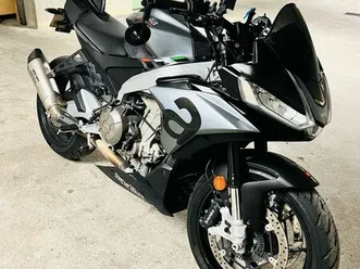 moto aprilia tuono