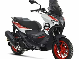 aprilia sr gt sport abs 125, saving £850 on rrp. now with 4 year warranty.