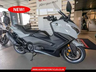 new '25 yamaha tmax tech max. ceramic grey. £14,400 on the road (no added fees)
