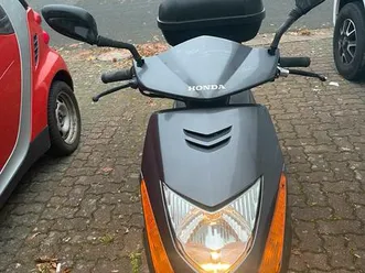 verkauft wird ein gut erhaltene motorroller von honda lead 100