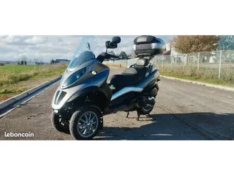 vend piaggio mp3 400