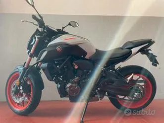yamaha mt07 akrapovic