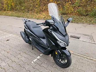 verkaufe honda forza 350 black