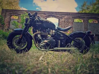 triumph bonneville bobber