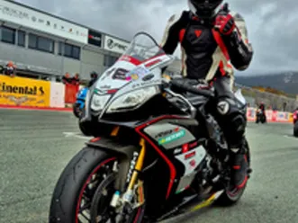 rsv4 factory con motore 1100 nuovo