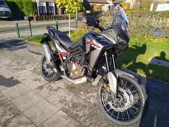 ② honda africa twin
